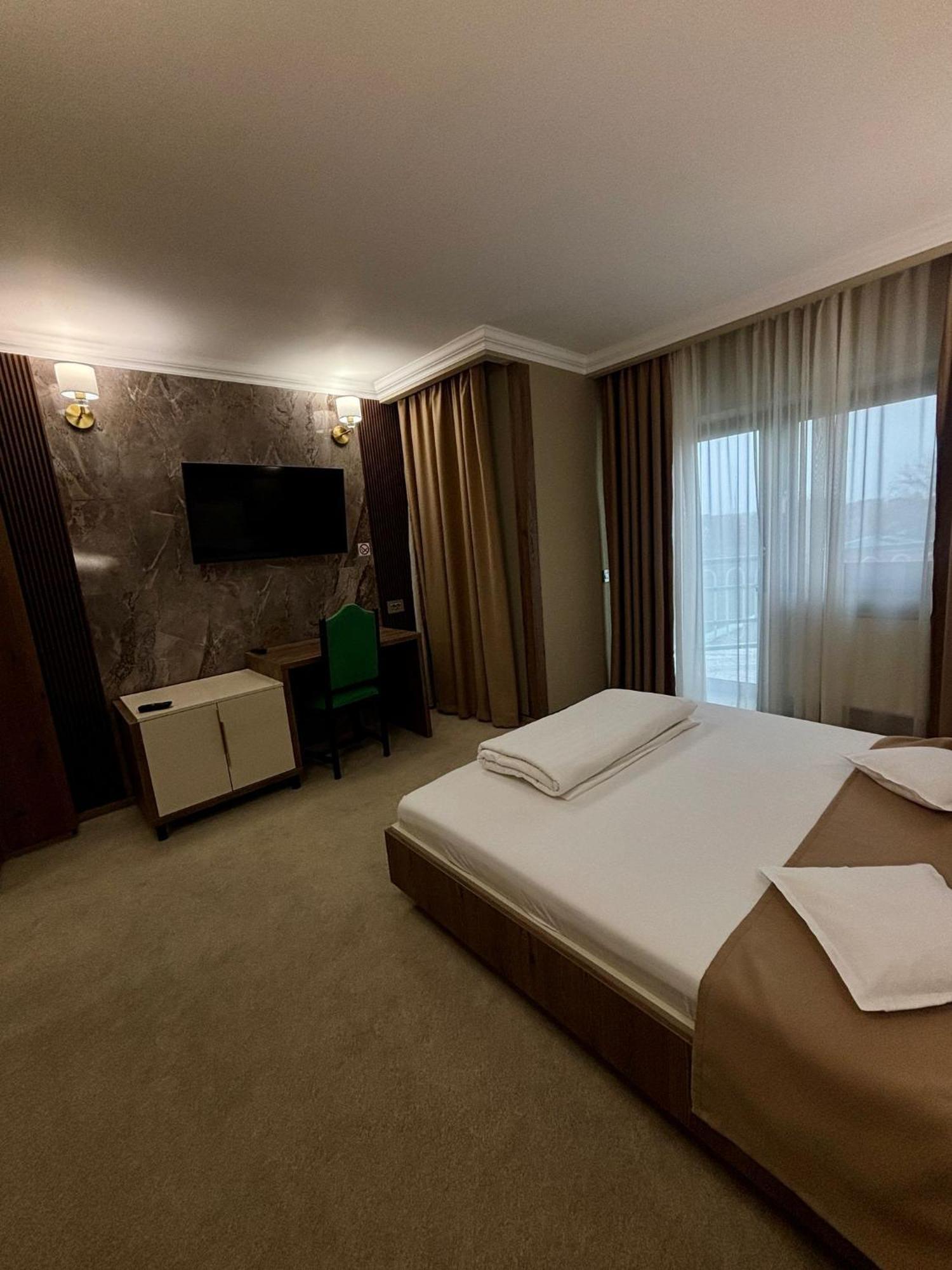 Hotel President Arad Exterior foto